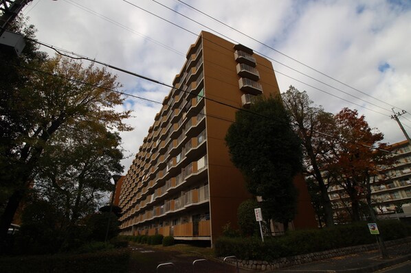 白川高層住宅６号棟(502)の物件外観写真